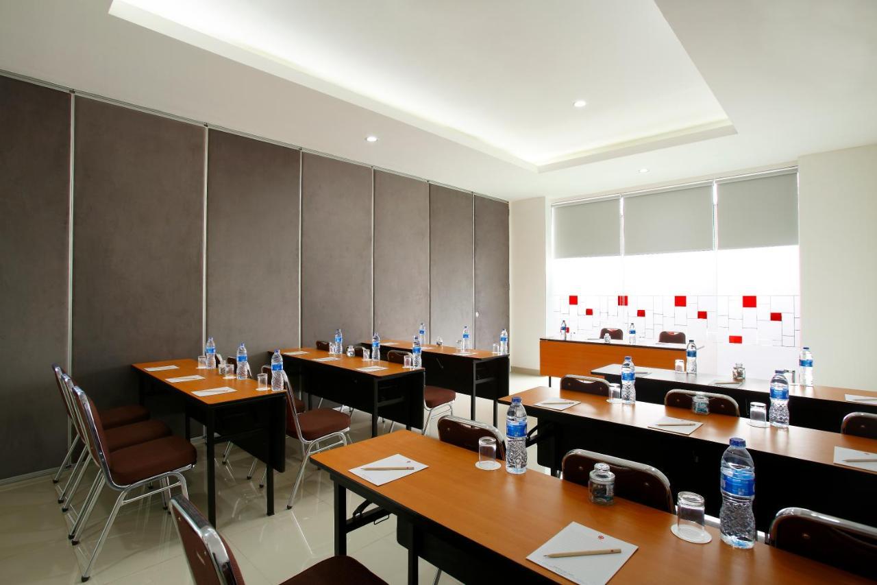 Amaris Hotel Tebet Jakarta Exterior photo